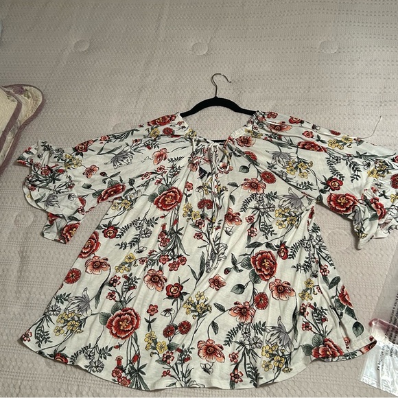 Bobeau Cream and Red Ruffled Blouse with Bell Sleeves NWT Medium - Picture 5 of 6